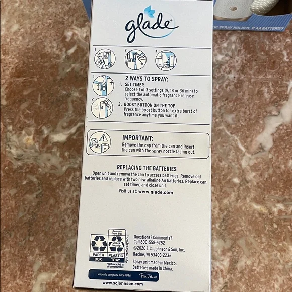 NIB Glade Automatic Spray Holder. Three Holders for one price - Picture 2 of 4
